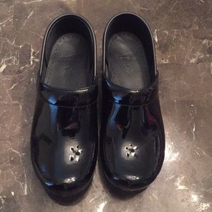 Dansko Patent Black Clogs size 38 EU  7.5-8 W US